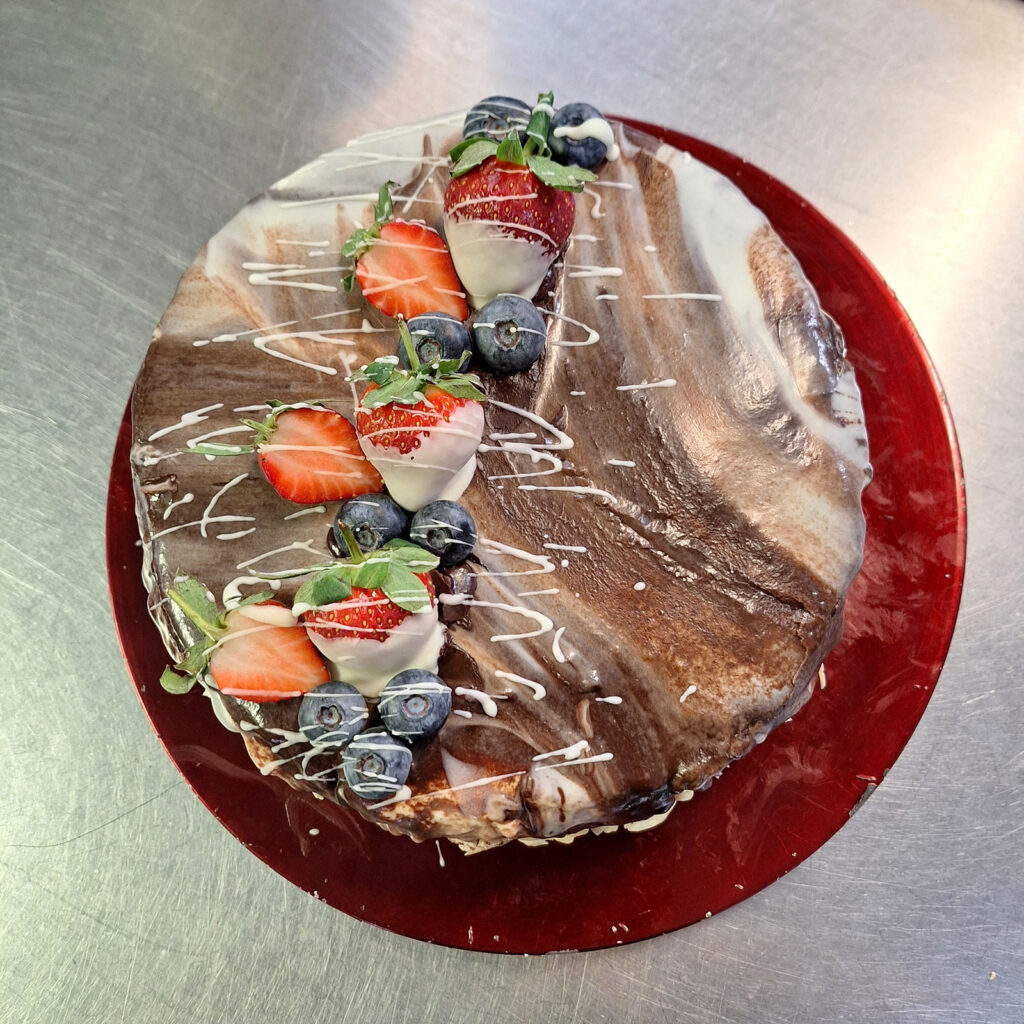 strawberry-chocolate-cake-02